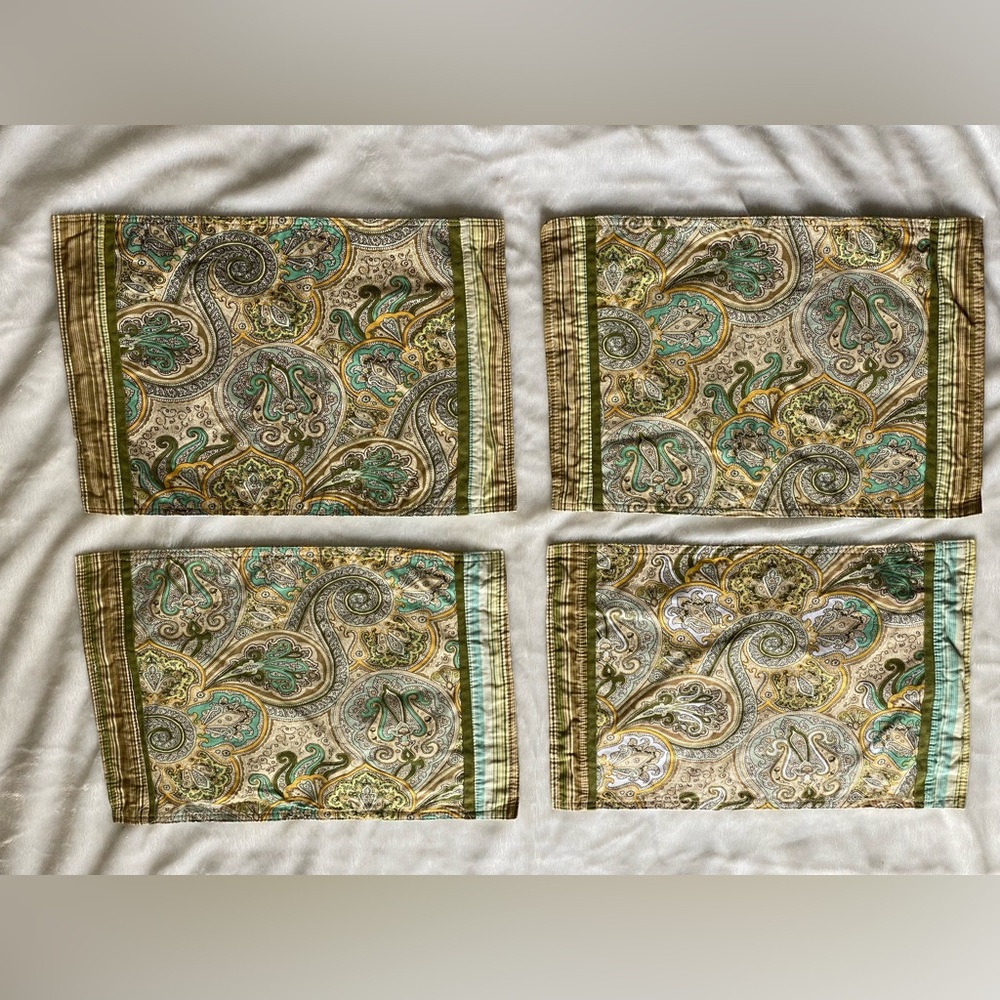 Waverly Paisley Striped Placemats
Set of 4
100% Cotton
Very good condition
Table